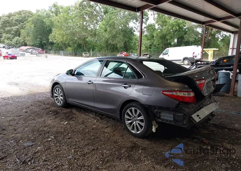 2016 Toyota Camry Xle z USA, uszkodzony, nr VIN 4T1BF1FK6GU605354